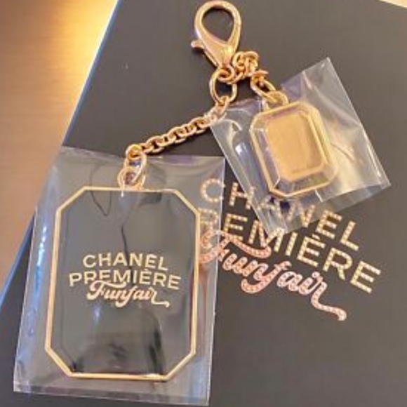 Chanel Premiere Funfair Gold Keychain - Picture 1 of 1